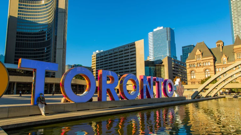 Discovering the Reasons Why Toronto is an Ideal City for Immigrants to Work and Live